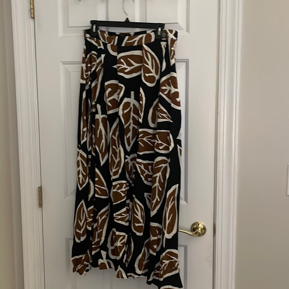 Beautiful who what wear printed maxi skirt. NWT size 12